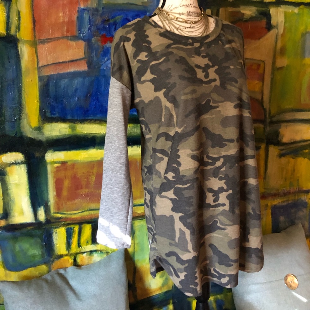 Wanna B camo tunic w contrasting slvs w patchesMed